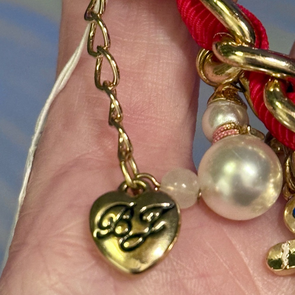 Festive Xmas Gold and Red Charm Bracelet - Picture 6 of 11
